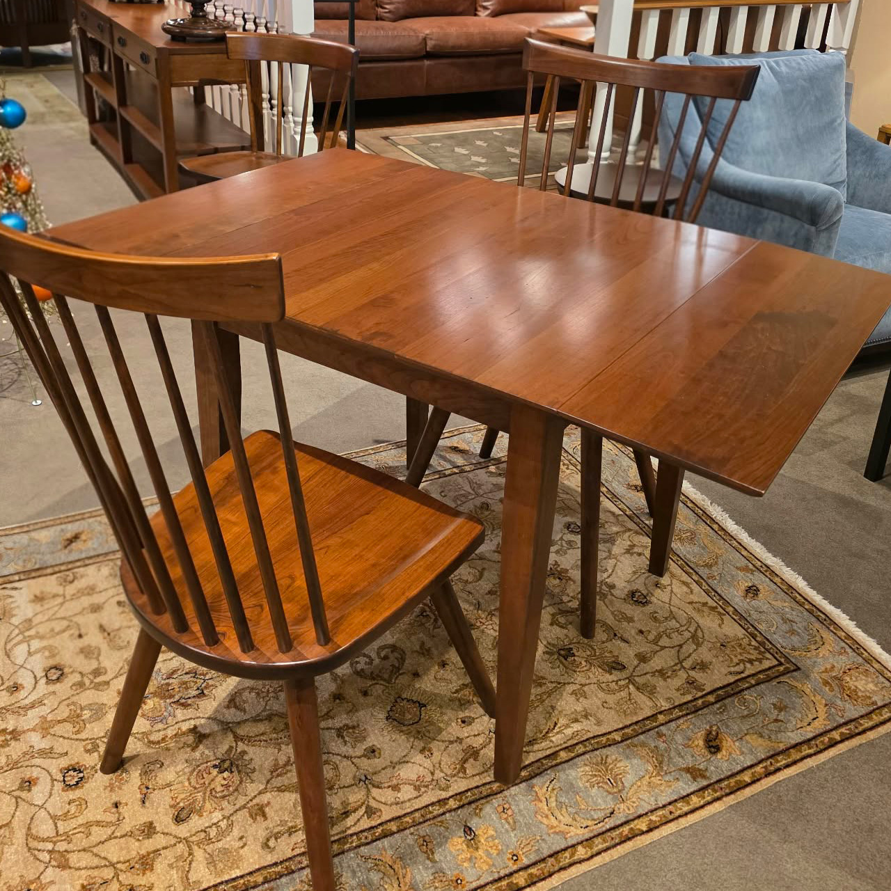 Drop leaf table set
